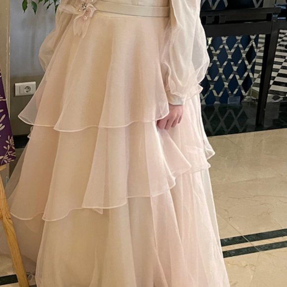 Hijabi modest ruffle beige maxi dress - Picture 3 of 3